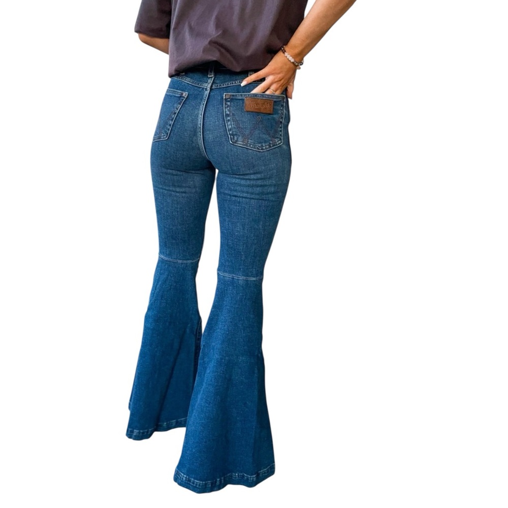 Wrangler Retro High Rise Trumpet Flare Bell Bottom Jeans 28x32 Western Cowgirl